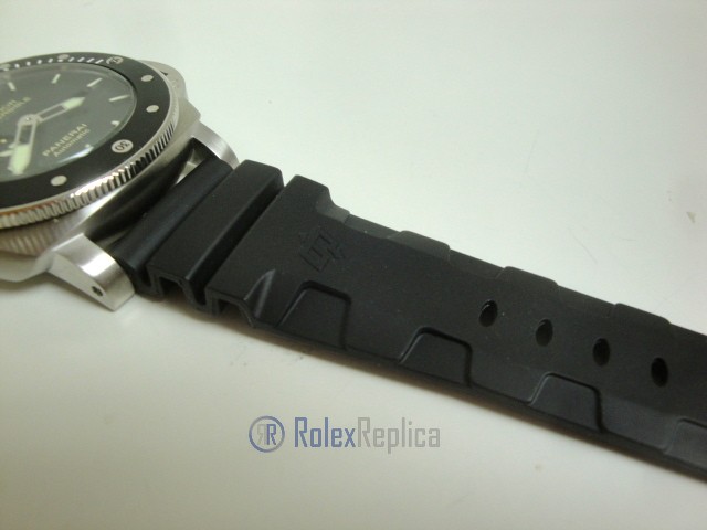 Panerai replica luminor submersible 1950 amagnetic 3days automatic titanio 47mm PAM01389 imitazione - immagine 4