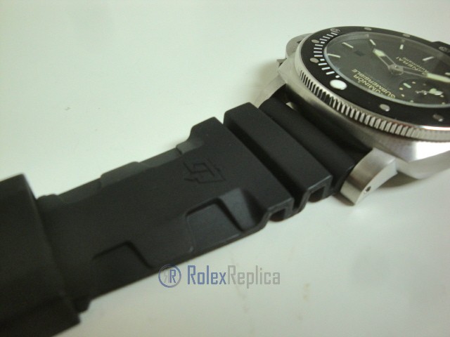 Panerai replica luminor submersible 1950 amagnetic 3days automatic titanio 47mm PAM01389 imitazione - immagine 6